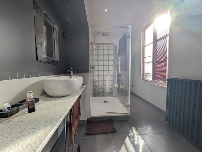 Image No.18-7 Bed House for sale