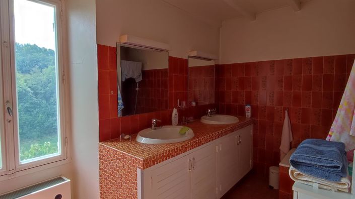 Image No.16-8 Bed House for sale