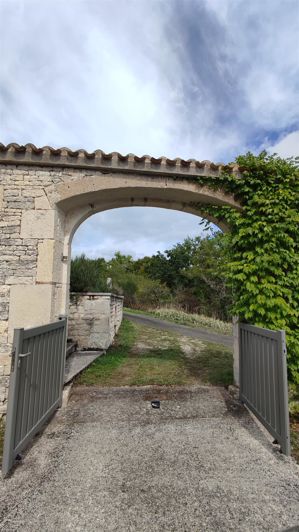 Image No.6-8 Bed House for sale