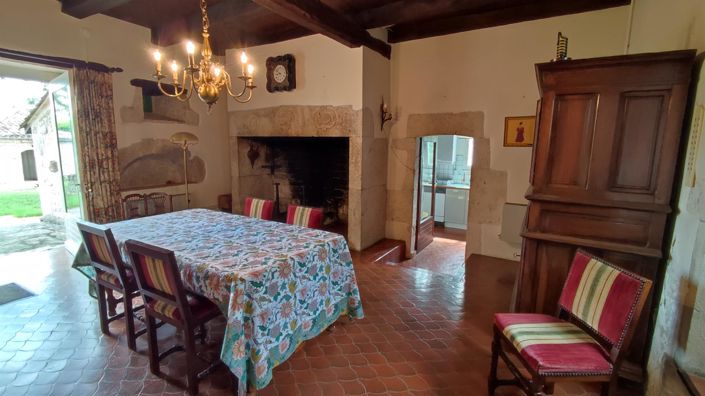 Image No.8-8 Bed House for sale