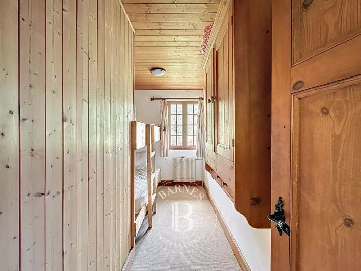 Image No.18-6 Bed House for sale