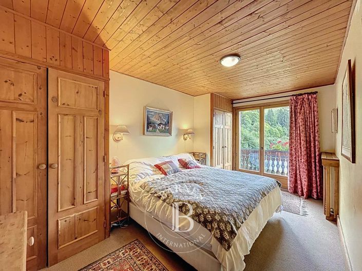 Image No.21-6 Bed House for sale