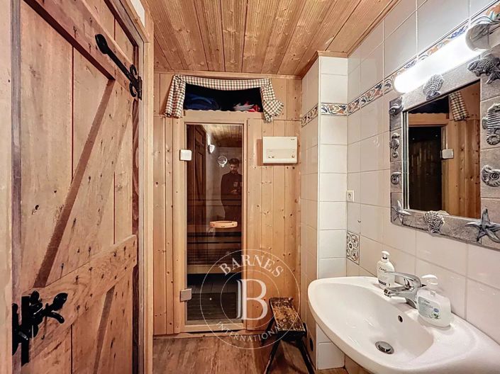 Image No.36-6 Bed House for sale