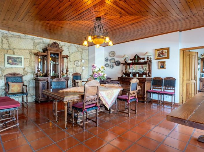 Image No.32-7 Bed House for sale