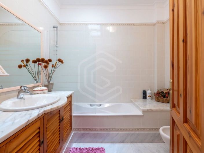 Image No.54-7 Bed House for sale