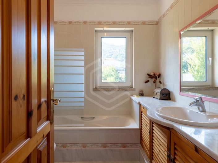 Image No.57-7 Bed House for sale