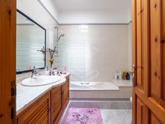 Image No.60-7 Bed House for sale