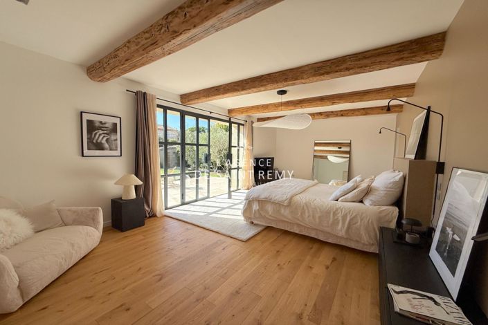 Image No.9-5 Bed House for sale