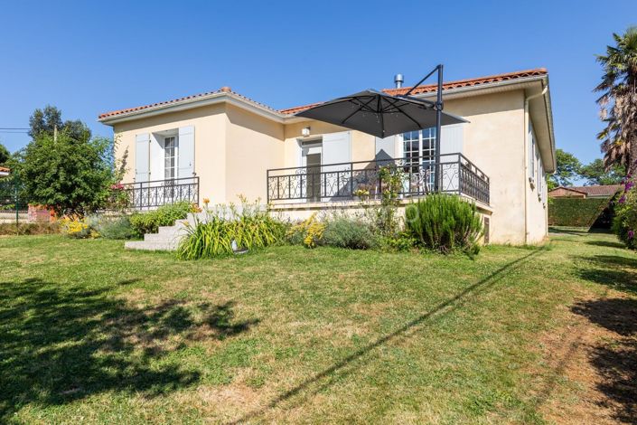 Image No.10-3 Bed House for sale