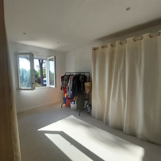 Image No.10-4 Bed House for sale