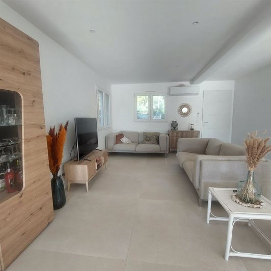 Image No.2-4 Bed House for sale