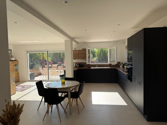 Image No.4-4 Bed House for sale