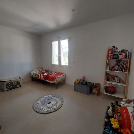 Image No.8-4 Bed House for sale