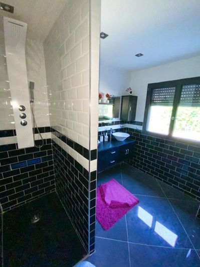 Image No.17-4 Bed House for sale