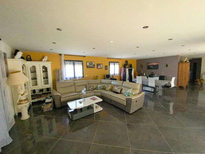 Image No.3-4 Bed House for sale