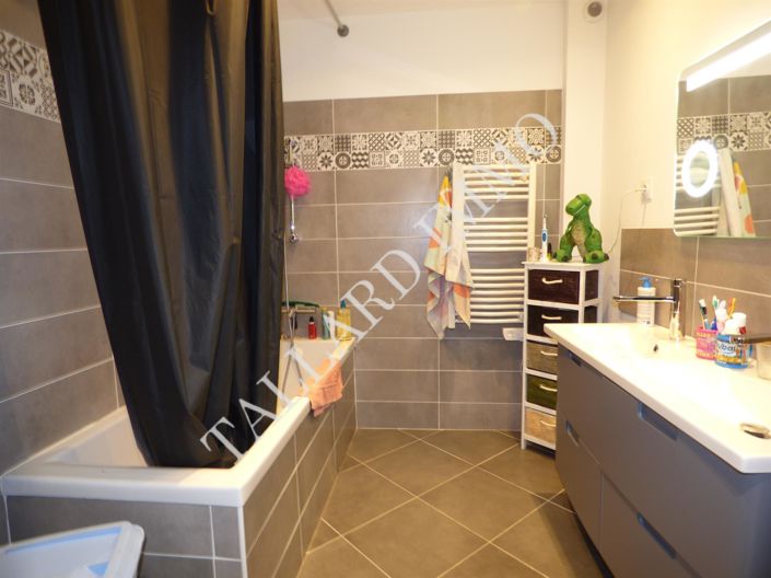 Image No.11-5 Bed House for sale