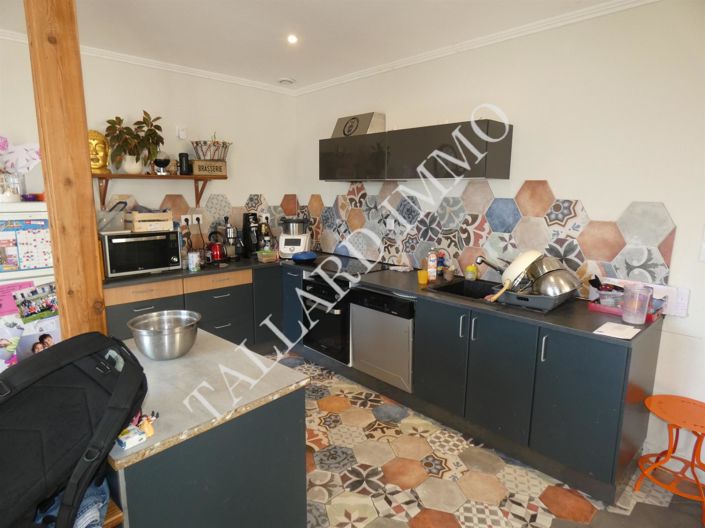 Image No.17-5 Bed House for sale