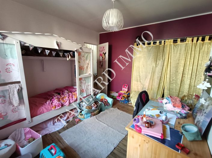 Image No.7-5 Bed House for sale