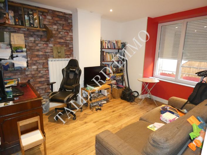 Image No.8-5 Bed House for sale