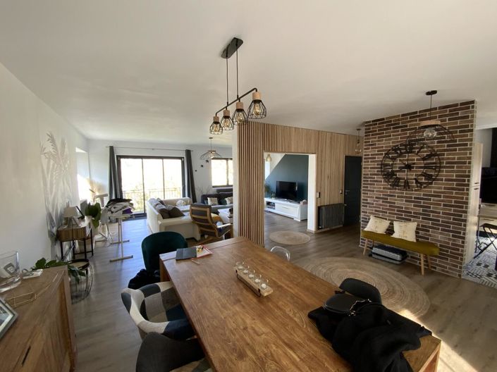 Image No.8-5 Bed House for sale