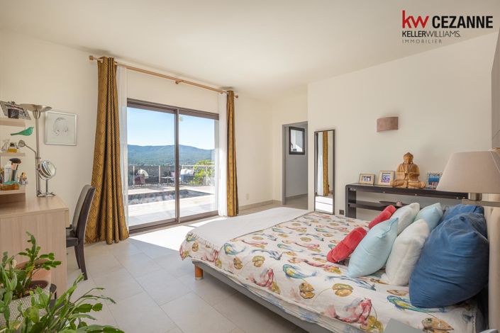 Image No.21-4 Bed House for sale