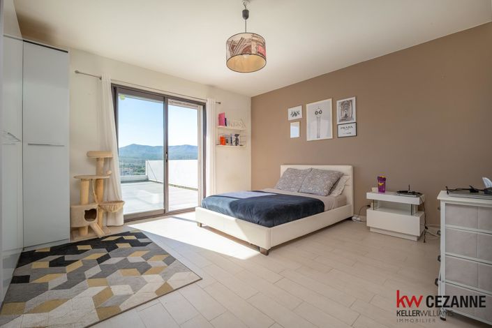 Image No.23-4 Bed House for sale