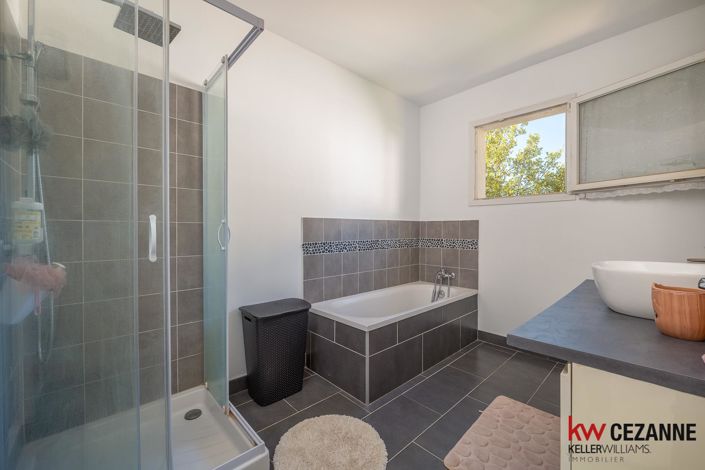 Image No.25-4 Bed House for sale