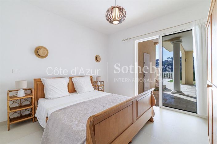 Image No.14-4 Bed House for sale