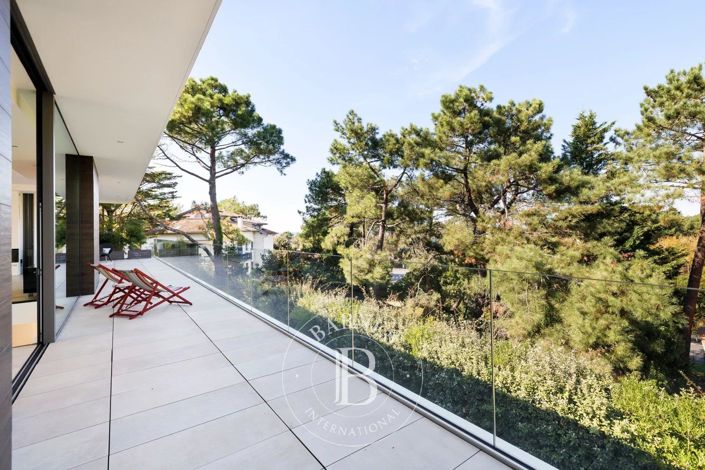 Image No.16-House for sale