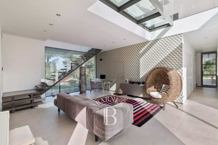 Image No.25-House for sale