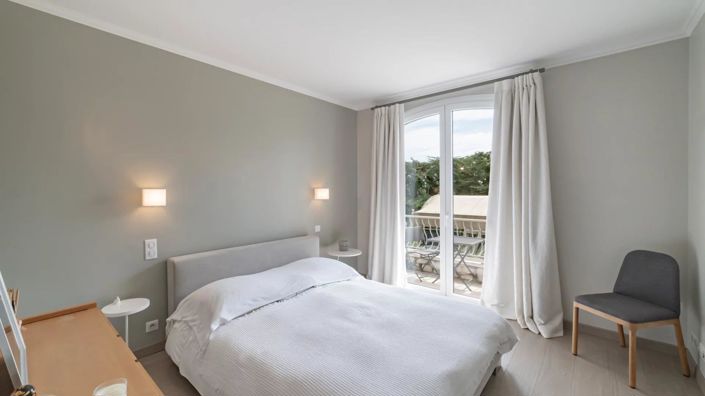 Image No.9-5 Bed House for sale