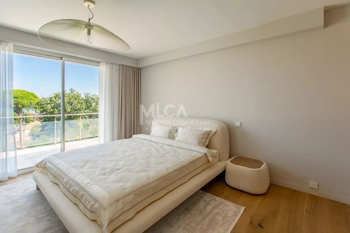 Image No.13-6 Bed House for sale