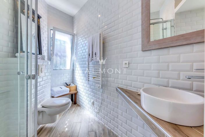 Image No.21-6 Bed House for sale