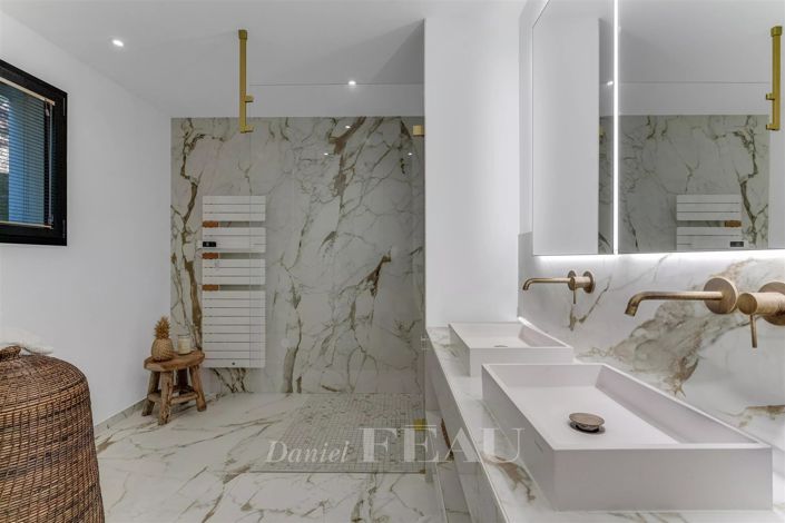 Image No.10-4 Bed Apartment for sale