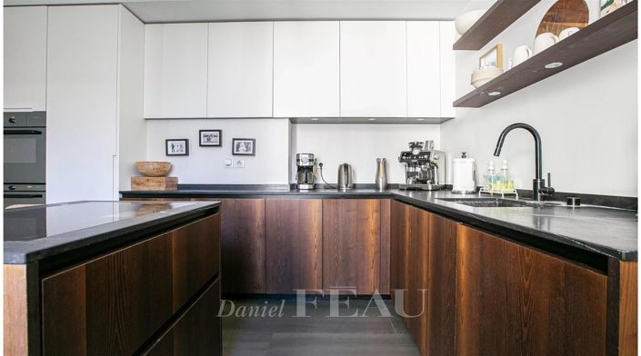 Image No.19-5 Bed Apartment for sale