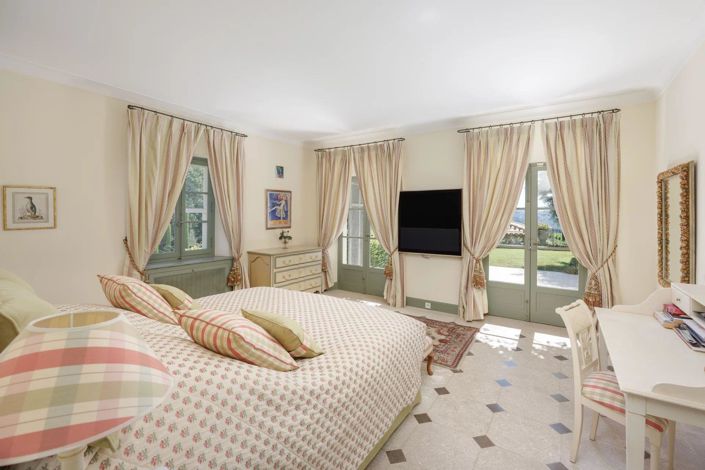 Image No.10-8 Bed House for sale