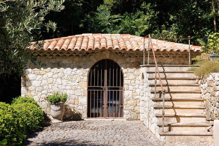 Image No.24-8 Bed House for sale