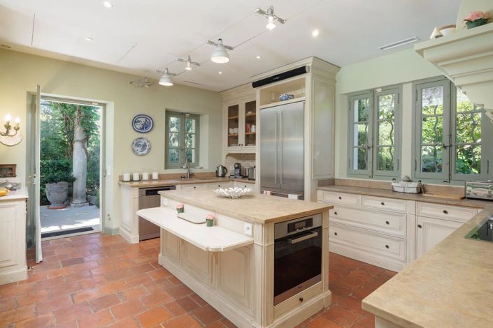 Image No.5-8 Bed House for sale