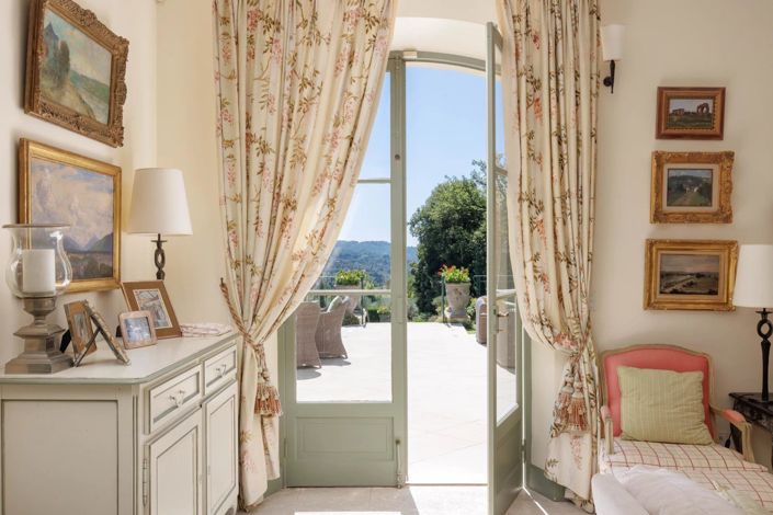 Image No.8-8 Bed House for sale