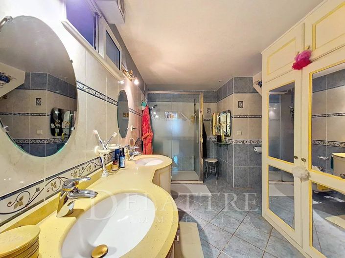 Image No.9-5 Bed House for sale