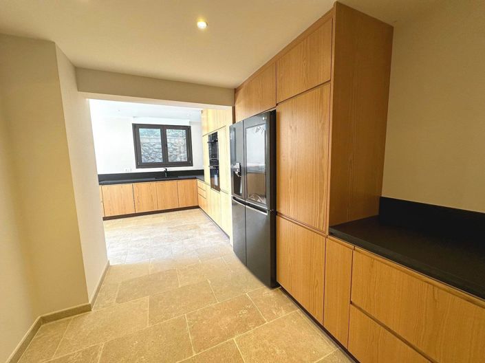 Image No.11-5 Bed House for sale