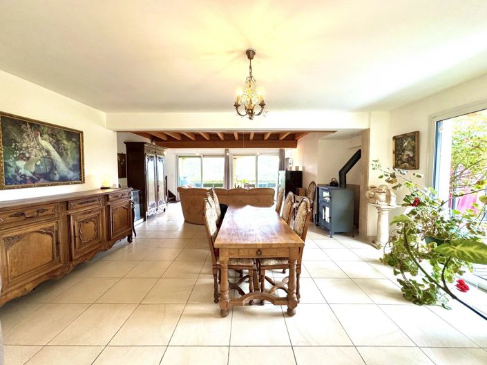 Image No.8-4 Bed House for sale