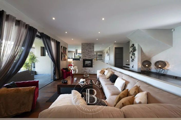 Image No.10-4 Bed House for sale