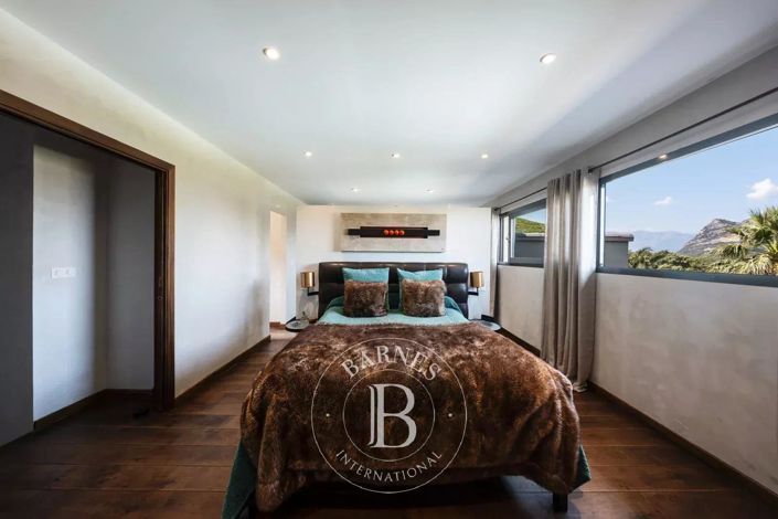 Image No.12-4 Bed House for sale