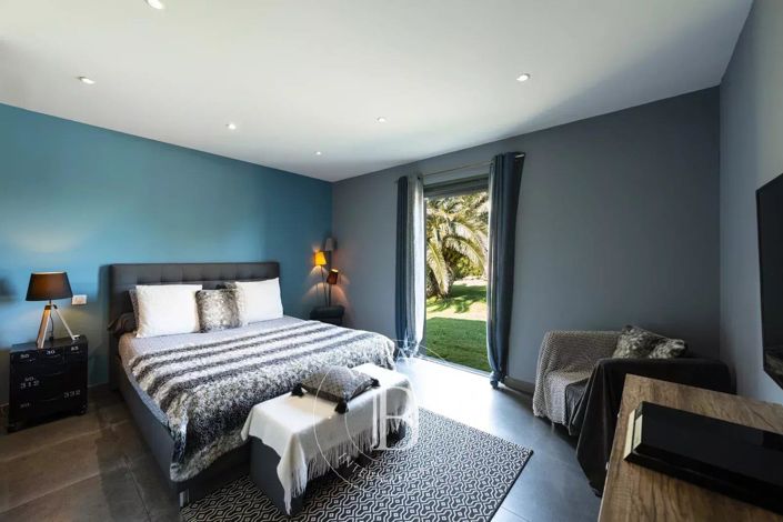 Image No.14-4 Bed House for sale