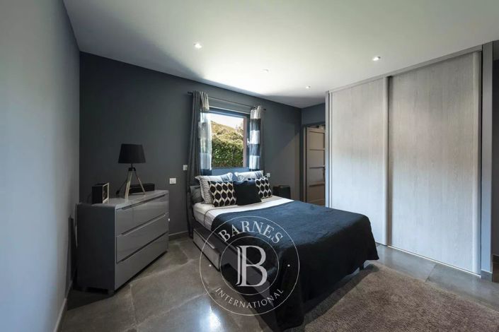 Image No.15-4 Bed House for sale