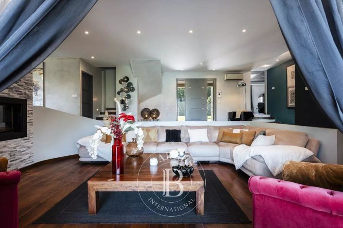 Image No.19-4 Bed House for sale