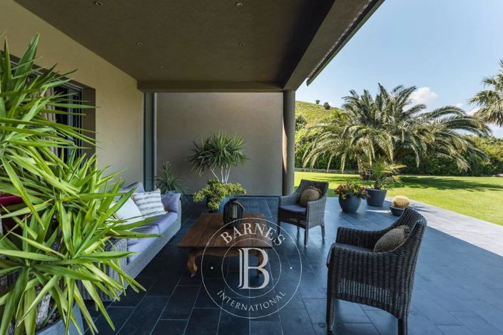 Image No.8-4 Bed House for sale