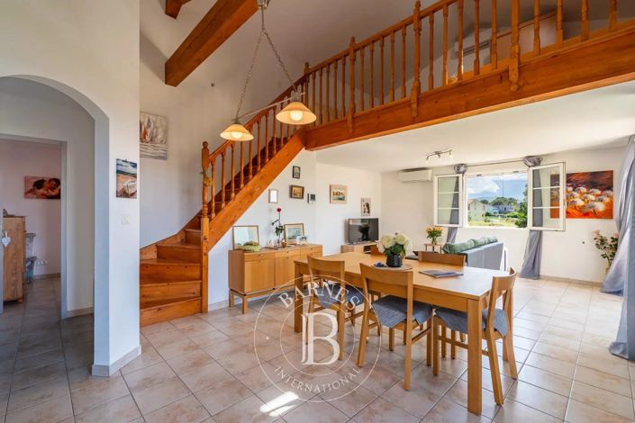 Image No.6-7 Bed House for sale