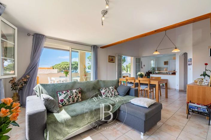 Image No.9-7 Bed House for sale